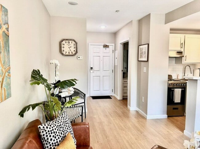 Building Photo - Flats at 87Ten