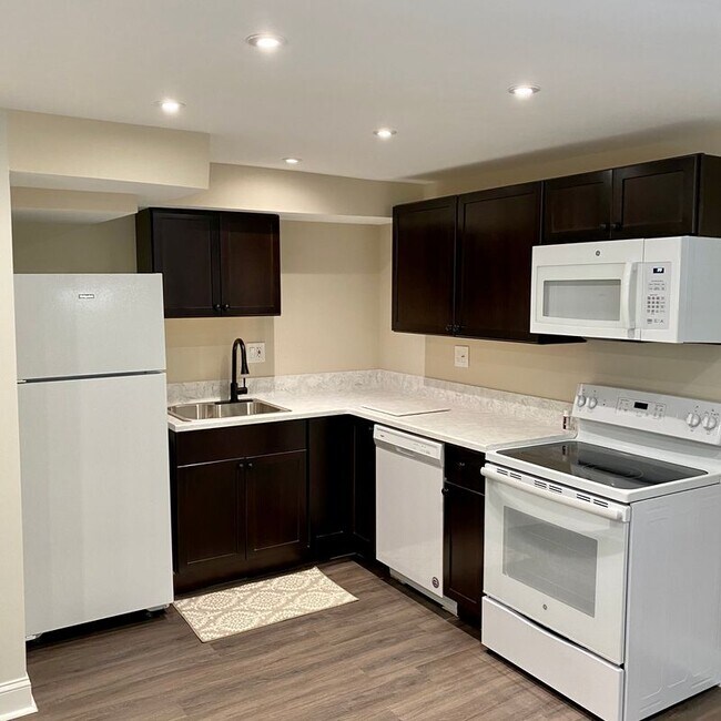 Foto del edificio - 718 Tuckerman St NW