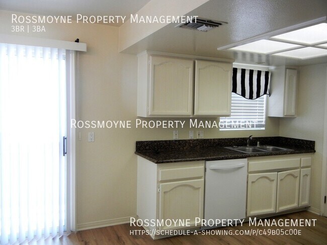 Foto del edificio - 3 Bed 2.5 Bath Townhouse in La Canada Flin...