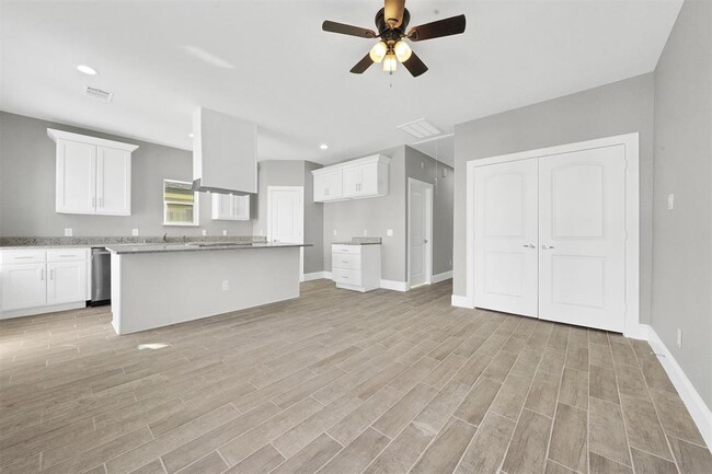 Photo - 5754 Reed Rd House