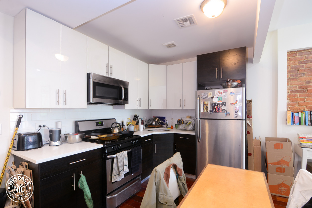 Foto principal - 628 Willoughby Ave