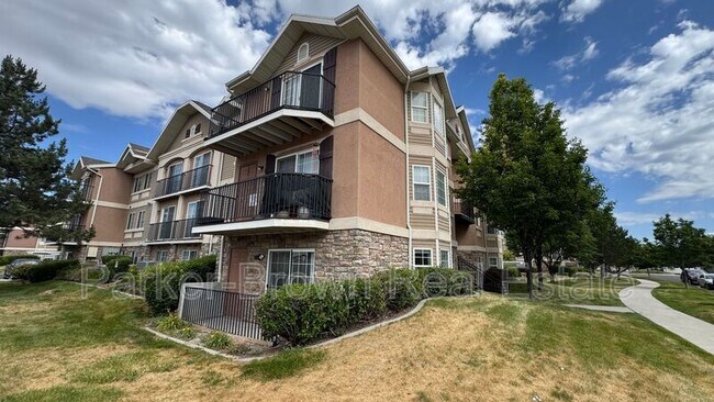 Building Photo - 1617 W Treille Ct