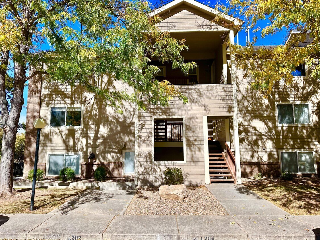Primary Photo - 2960 W Stuart St