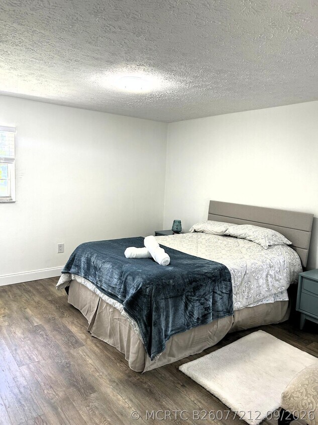 Building Photo - 1427 Riverside Cir