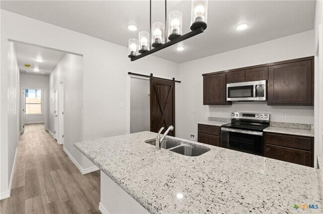 Building Photo - 122 Leon Ln