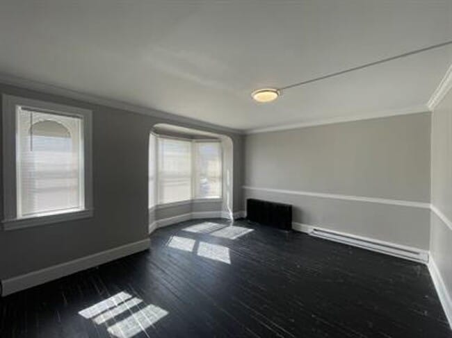 Foto del edificio - 631 Roosevelt Ave