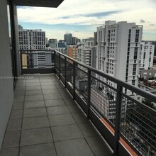 Building Photo - 690 SW 1st Ct