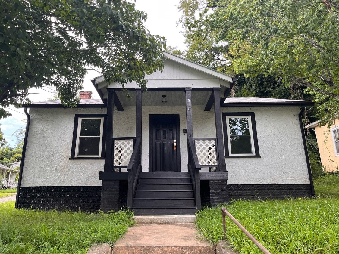Primary Photo - 2 Bedroom 1 Bath House Available to Rent f...