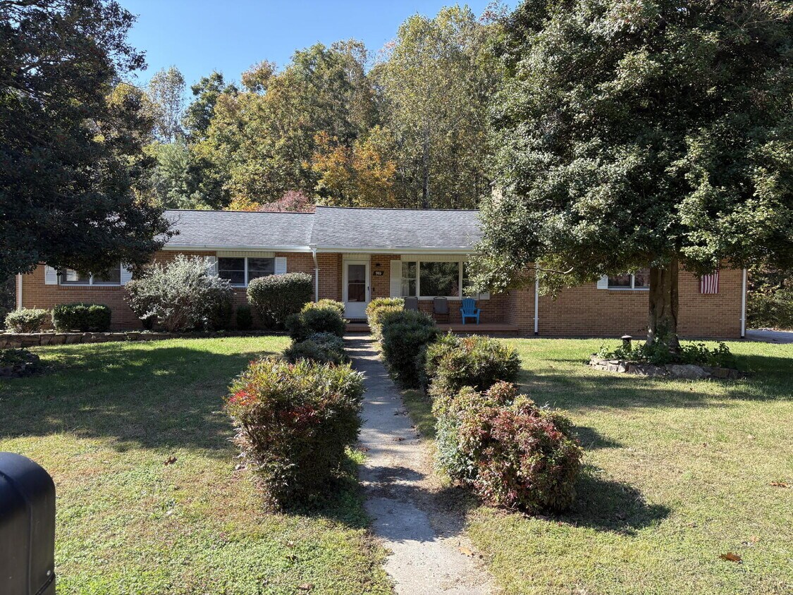 Foto principal - Great Family Home for Rent in Henderson County!