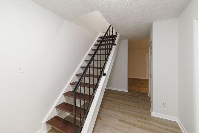 Building Photo - 134 Fernbanks Ct