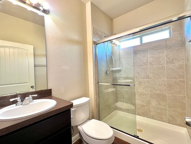 Foto del edificio - Beautiful 3BR, 2BA Home in Austin – Balcony & Modern Kitchen Appliances!