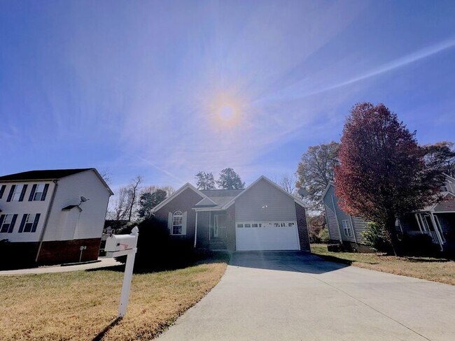 Foto del edificio - 2448 Joshua Ln