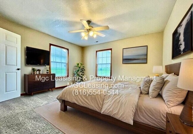 Foto del edificio - Beautiful Ranch-Style Duplex in Peculiar, MO - Available 09/22/26