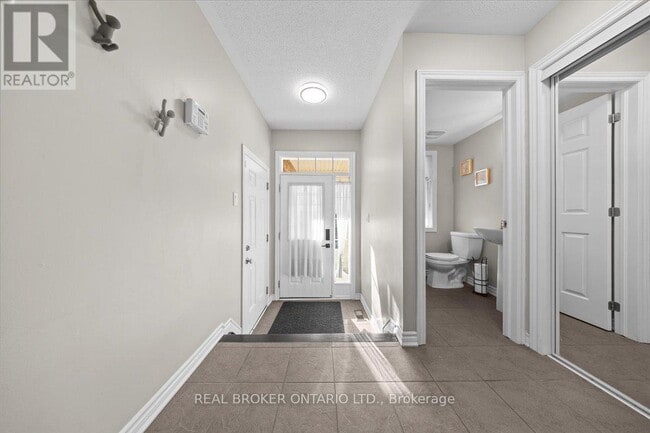 Building Photo - 504 Broadleaf St