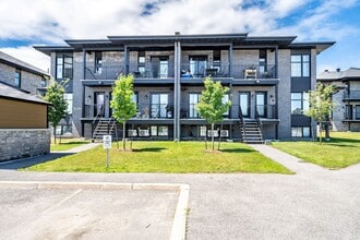 Building Photo - 518 Boul du Plateau