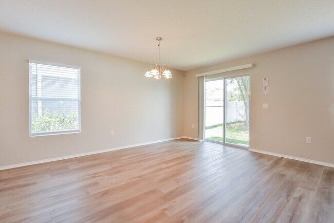 Foto del edificio - 1617 Strathmore Cir