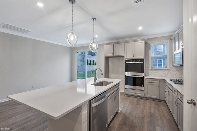 Foto del edificio - 4 br, 3 bath House - 710 Parthenia Lane