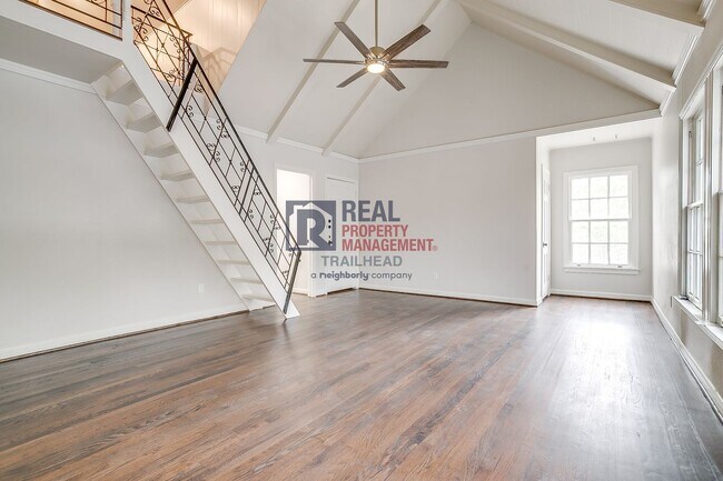 Foto del edificio - Spacious 3 bed 2 bath Monticello Duplex with Loft