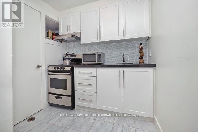 Photo du bâtiment - 1353 Davenport Rd