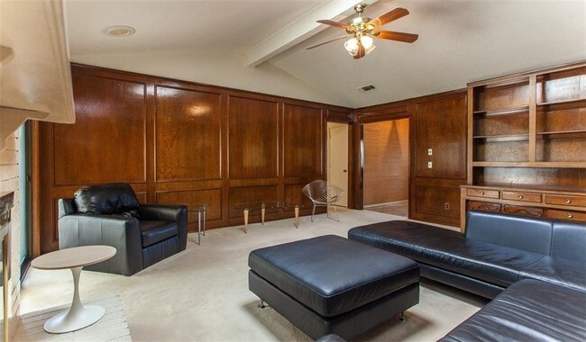 Foto del edificio - 2121 Stone Creek Dr