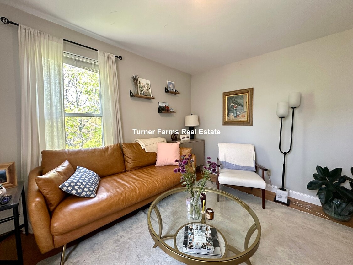 Primary Photo - 344 Putnam Ave