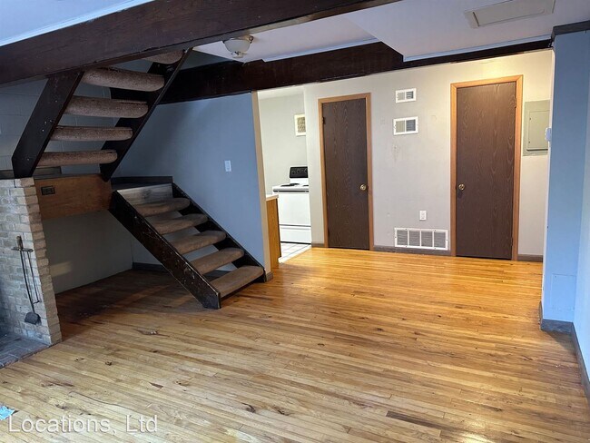 Building Photo - 4 br, 2 bath Apartment - 64 W Northwood 64...