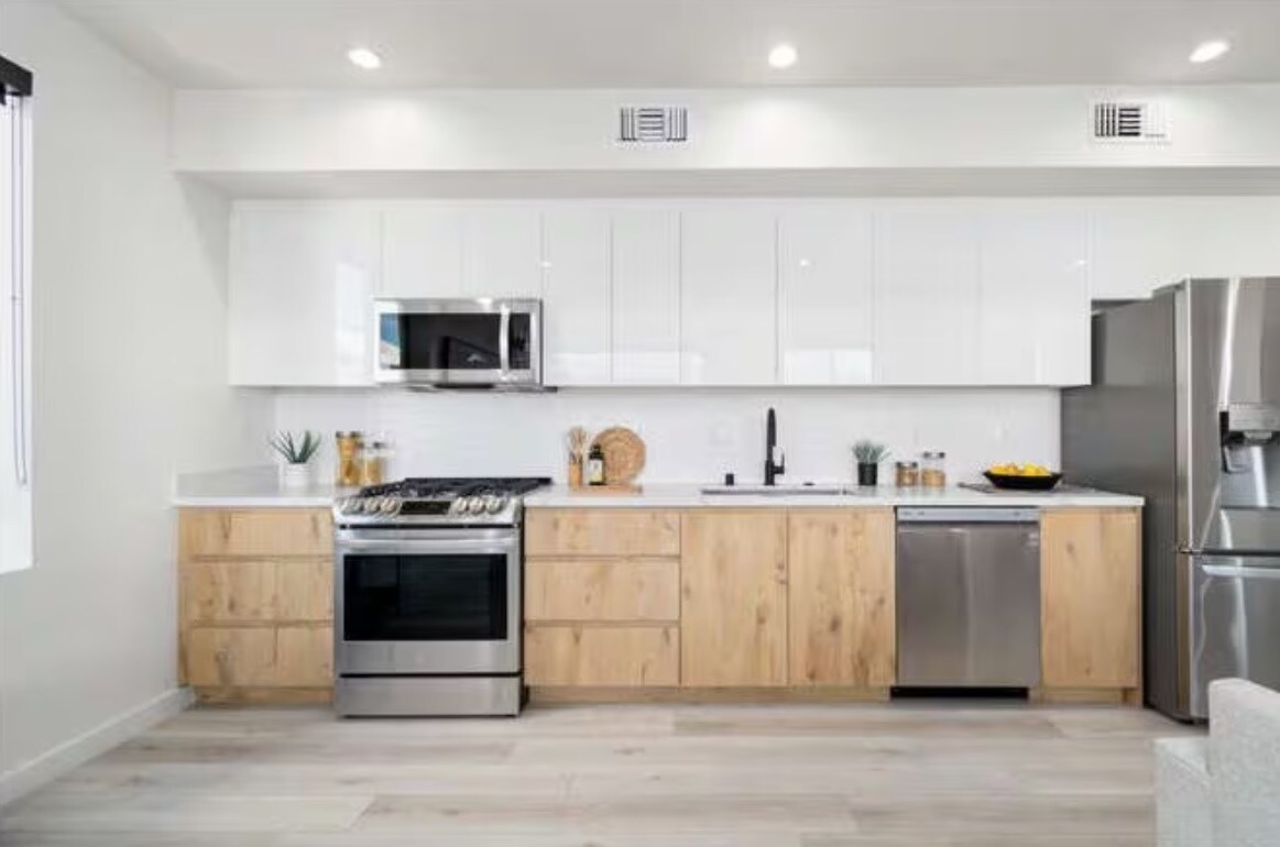 Foto principal - 1722 84th St