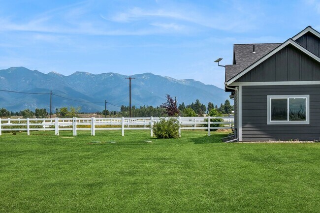 Foto del edificio - Luxury Mountain View Home on 1 Acre