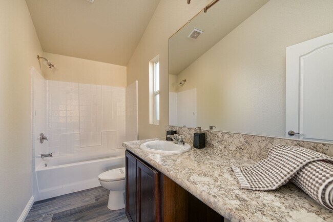 Building Photo - Remodeled Modern 3 Bed/2 Bath National City