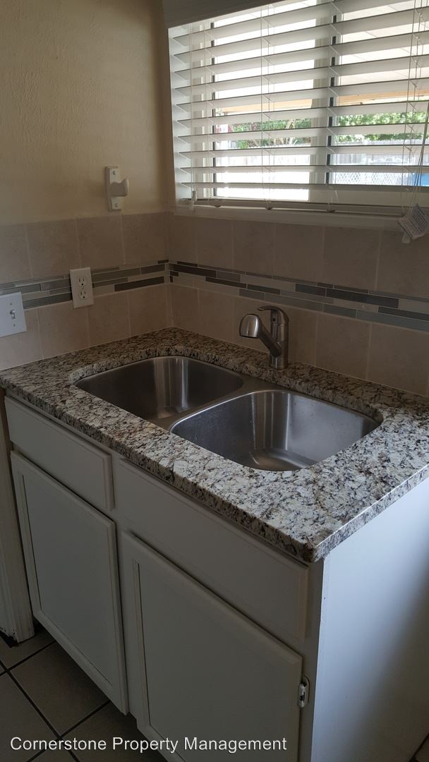 Foto del edificio - 1 br, 1 bath House - 243 1/2 Meffan Ave