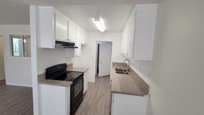 Foto del edificio - 5461 Kester Ave