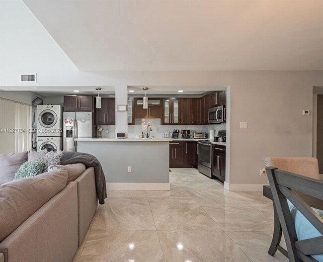 Foto del edificio - 550 NW 210th St