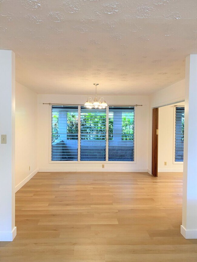 Foto del edificio - Manoa - Upgraded 3 Bedroom, 3 Bath Single Family Home with Enclosed Garage