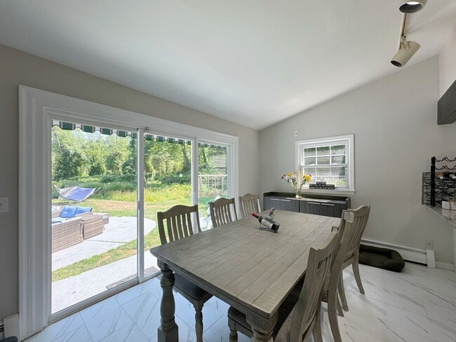Building Photo - 19 Woodchuck Ct