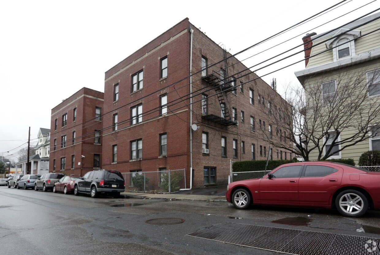 Primary Photo - 24 S Jefferson St