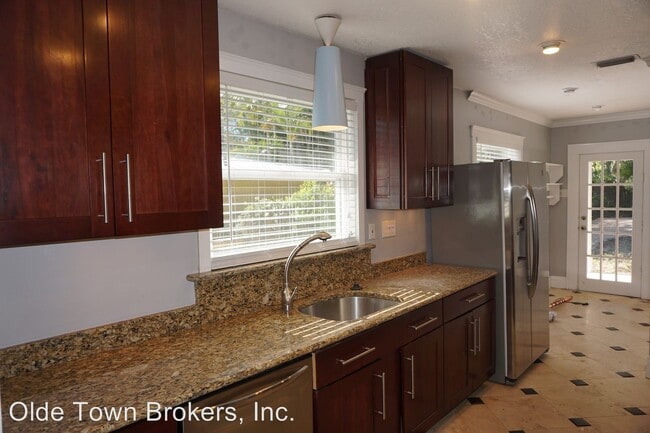 Building Photo - 3 br, 2 bath House - 819 E. Amelia Street