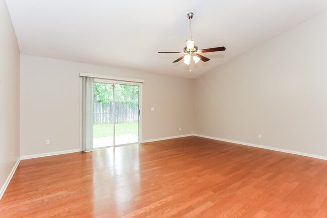 Building Photo - 14090 Crestwick Dr W