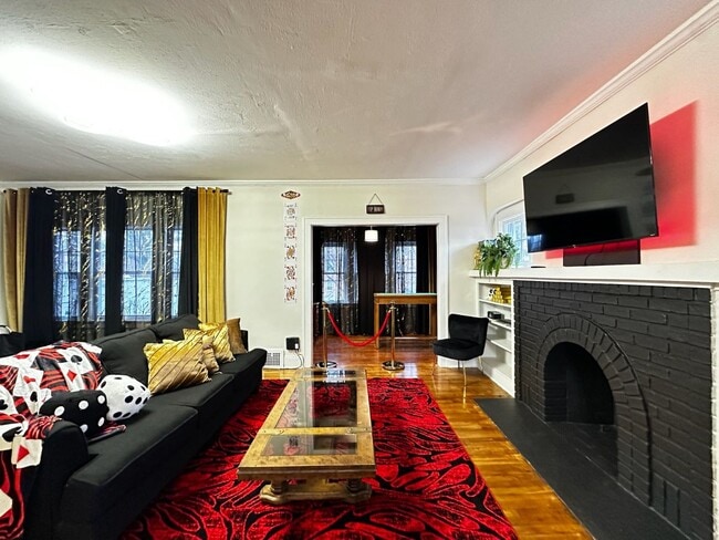 Foto del edificio - Charming Cleveland Heights Home in Prime Location