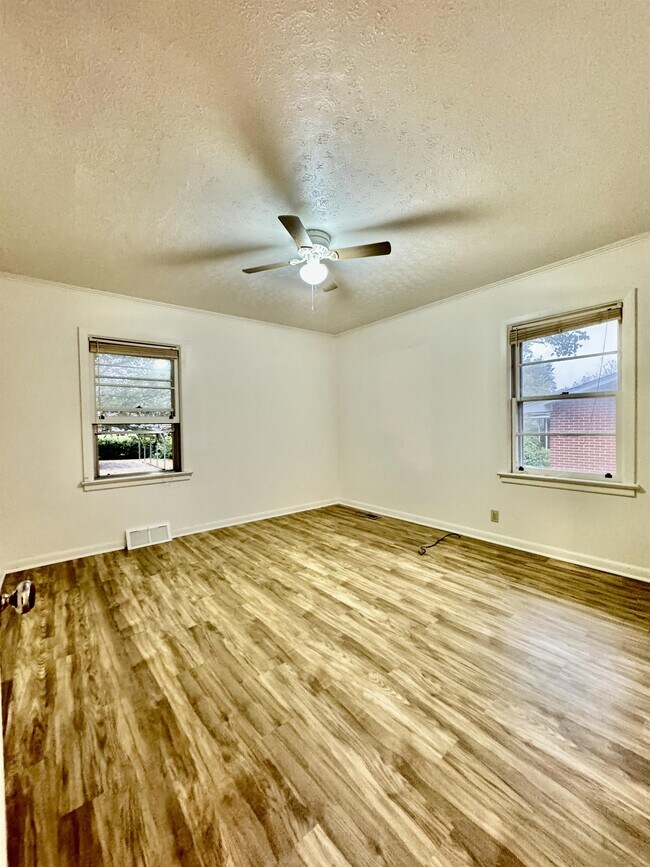 Building Photo - 506 Owens St