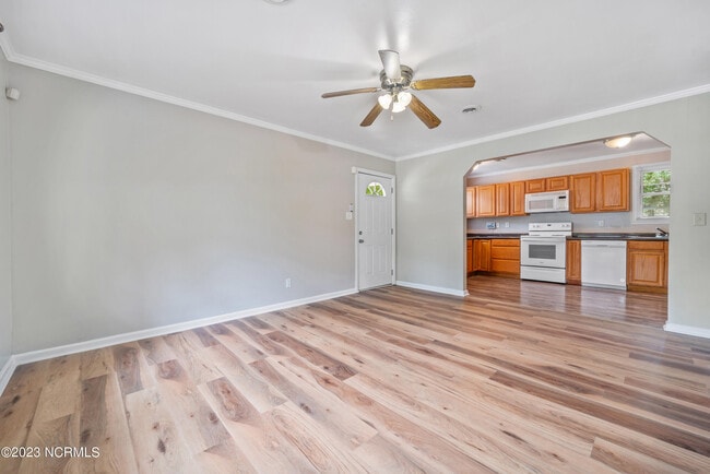 Building Photo - 529 Henderson Dr