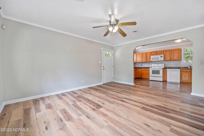 Foto del edificio - 529 Henderson Dr
