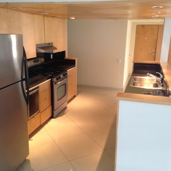 Building Photo - Selene Apartments - 1 MONTH FREE RENT SPECIAL