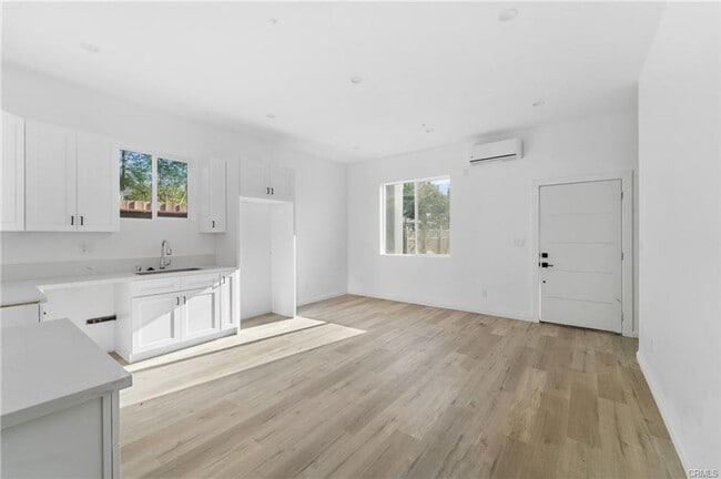 Foto del edificio - Modern living in this brand new 3 bedroom 3 bathroom home