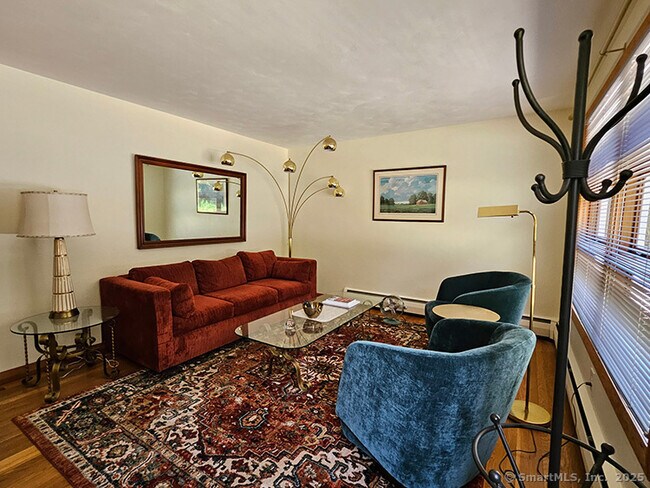 Foto del edificio - 839 Litchfield St