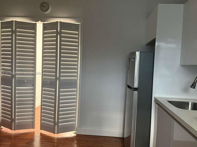 Foto del edificio - 1925 Washington Ave