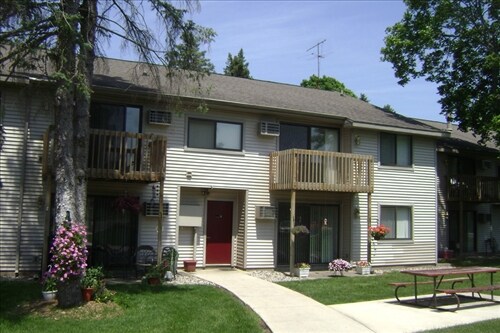 Building Photo - Pine Grove Terrace