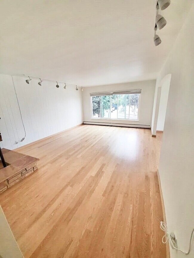 Building Photo - 1301 Ulloa St