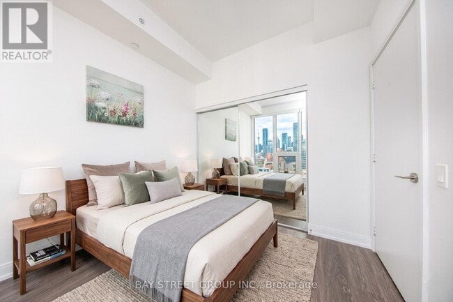 Building Photo - 181 Dundas St E