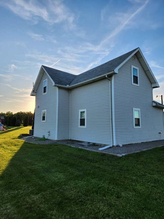 Building Photo - 19454 OH-235