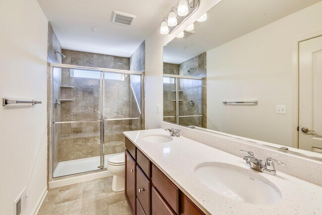 Foto del edificio - 3212 Laurel Hill Rd